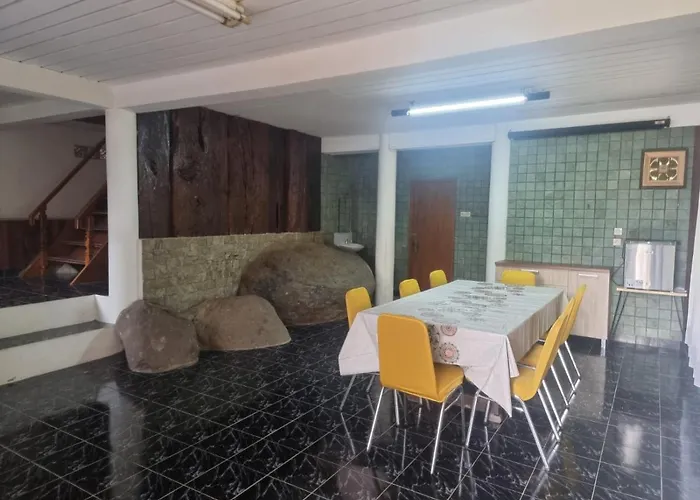 Villa Qu Cilember Megamendung Bogor